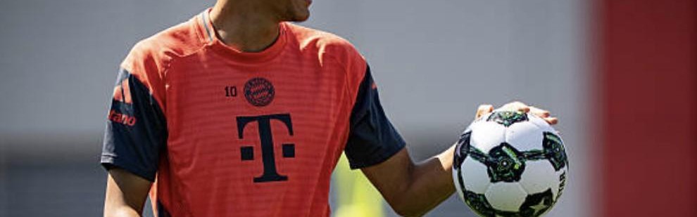 踢球者：拜仁计划11月让戴维斯、伊藤洋辉和穆西亚拉逐步复出