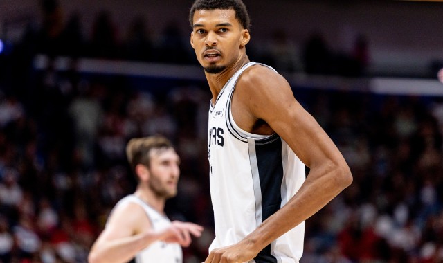 开云电子-米奇：文班的组织能力是他成长的重要部分 他和科内特都非常专注