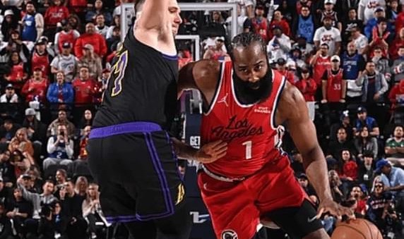 华体官网登录方式-快船轻松过关三喜临门，主力得到休息时间，找回久违强悍防守