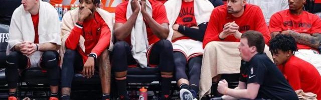 开云登录入口地址-真的打不过！公牛两场从童话回到现实即将首轮出局