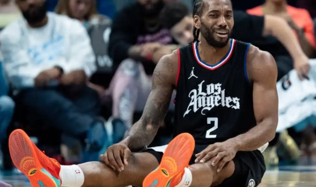 开云官方网站-被垫脚了！伦纳德再次受伤，快船欲哭无泪