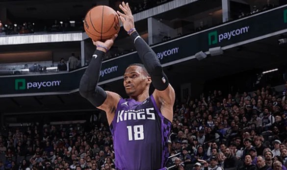 华体官网登录方式-威少谈三分9中6：只要出现空位机会时，我很有信心能投进