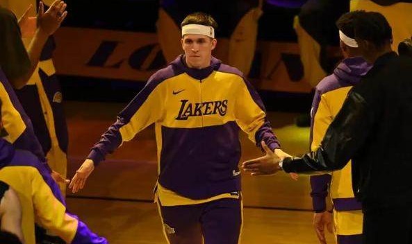 开云电子-勒布朗东契奇都留他！湖人却遭顶薪魔咒困死续约