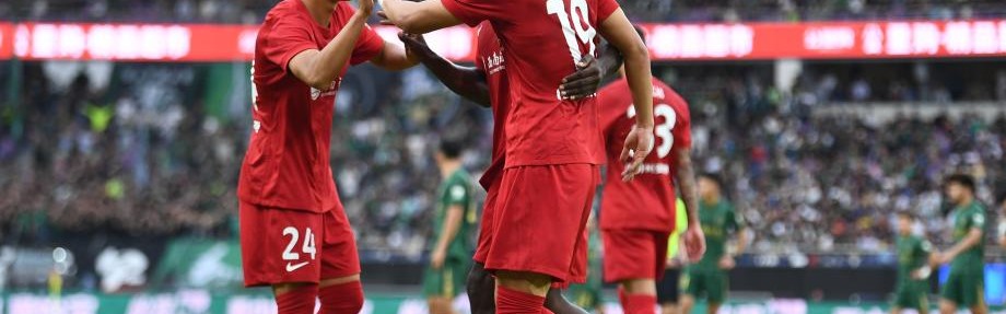 开云官方网站-中超-王钰栋失单刀杜月徵制胜球 铜梁龙1-0十人浙江