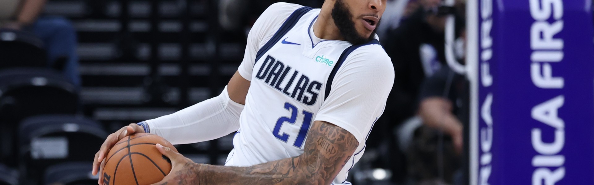 华体官网登录方式-美记：独行侠中锋加福德已成为勇士值得关注的交易目标